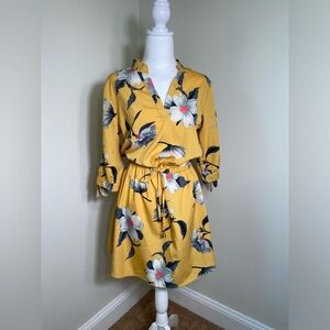 Womens yellow floral v neck dress Size Medium. Excellent condition